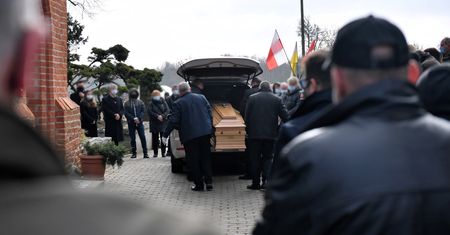 Ks. Andrzej Dymer spoczął Szczecinie. Tłumy na pogrzebie [FOTO]
