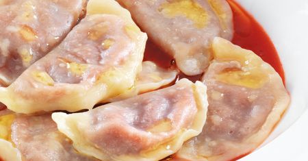 Tak przygotuj farsz na pierogi z rabarbarem. Nie wypłynie podczas gotowania