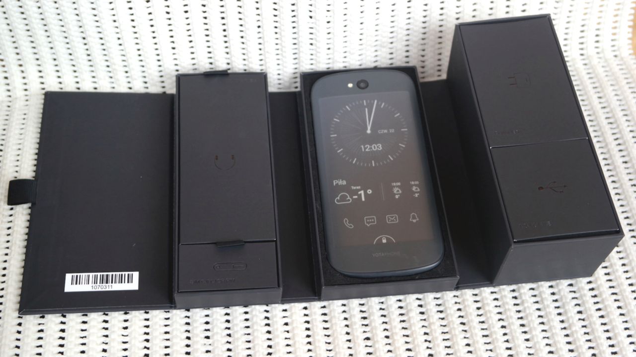 YotaPhone 2 - telefon o dwóch twarzach. Test i recenzja smartfona z ekranem E Ink 2