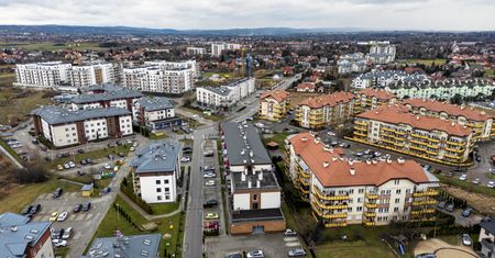 50 proc. młodych Polaków mieszka z rodzicami. To pokazuje ogromny problem