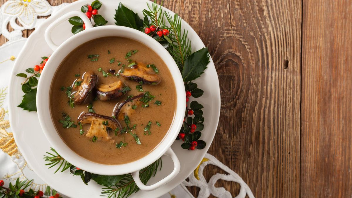 Zupa grzybowa to obowiązkowa pozycja na wielu wigilijnych stołach