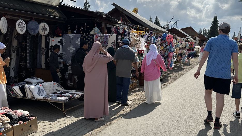 Turyści z krajów arabskich chętnie spacerują po Gubałówce 