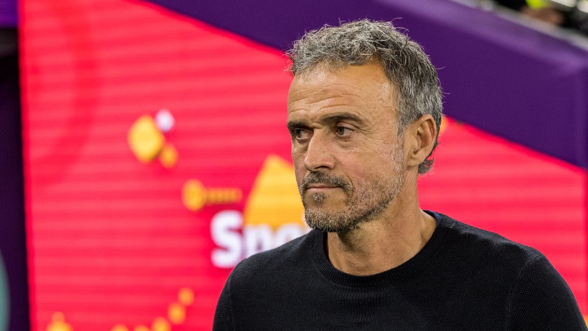 Trener Luis Enrique  during the World Cup match between Spain v Costa Rica, in Doha, Qatar, on November 23, 2022. (Photo by Foto Olimpik/NurPhoto via Getty Images)