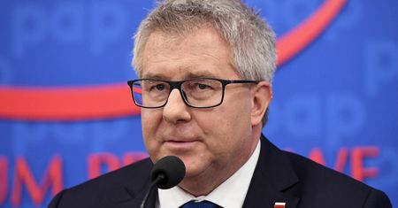 Ryszard Czarnecki: "Beatę Mazurek mogą krytykować posłowie opozycji, a nie ambasador"