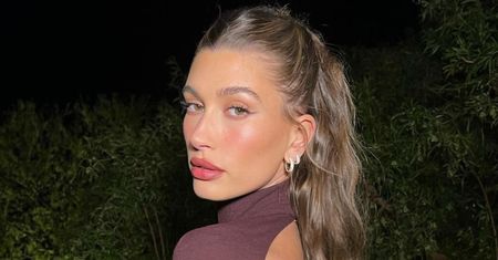 Pamiętacie paznokcie "glazed donut" w stylu Hailey Bieber? Teraz nadchodzi ich jesienna wersja
