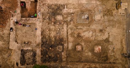 Remontowali ulice, odnaleźli fundamenty spalonej synagogi. Co dalej?