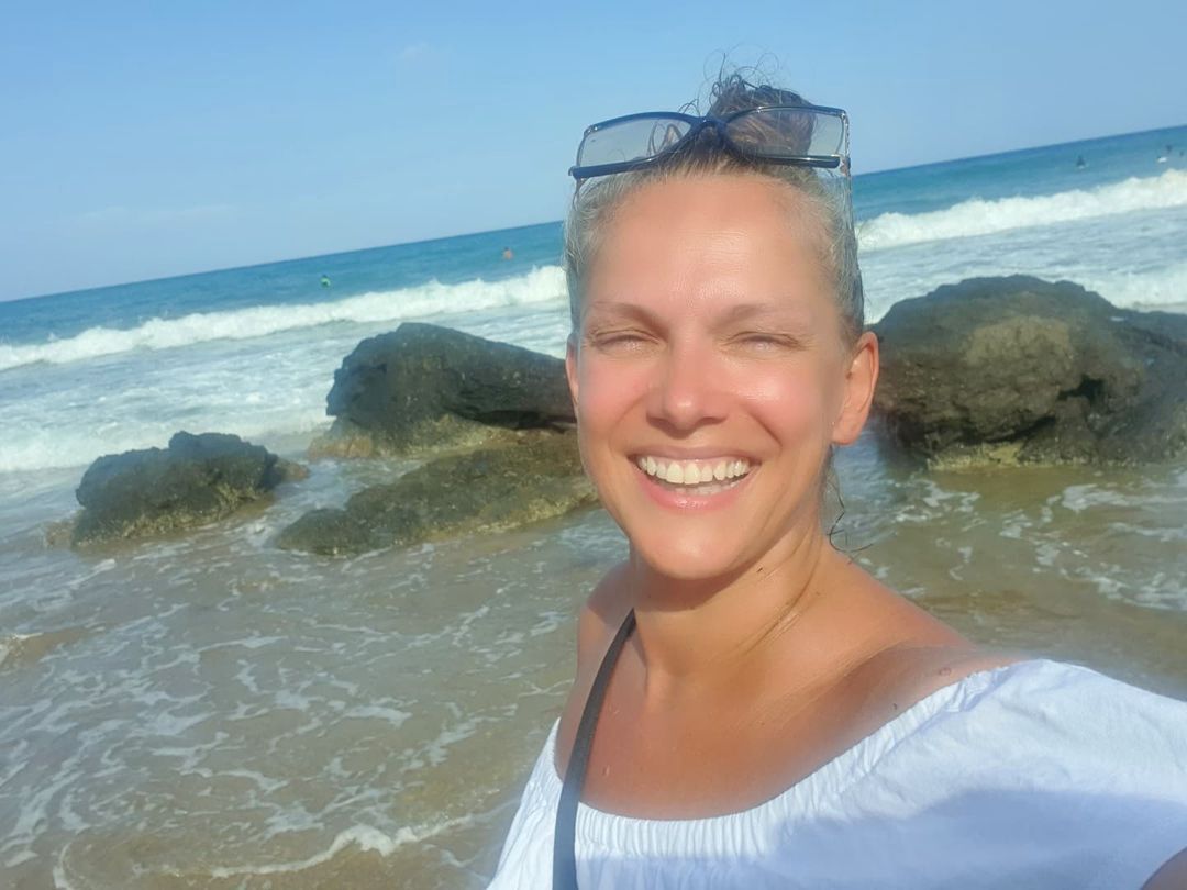 Wesoła plażowiczka Joanna Liszowska wspomina wakacje fotką bez makijażu 