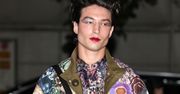 Ezra Miller został aresztowany za napaść. Wytwórnia podjęła decyzję w jego sprawie