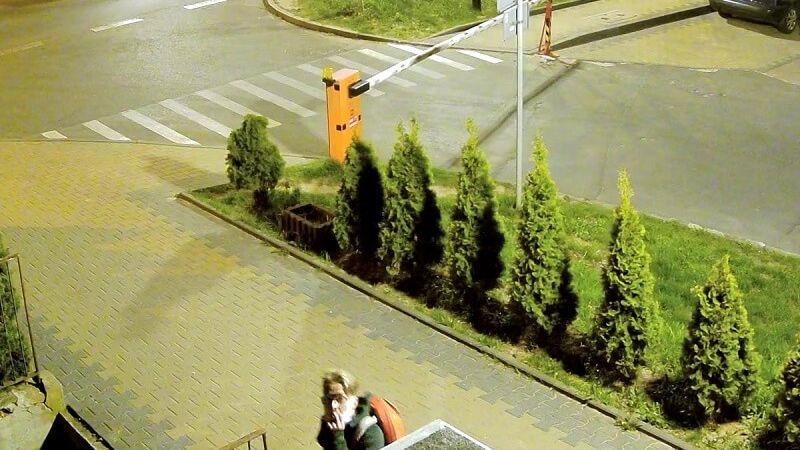 Policja publikuje wizerunek mężczyzny, który ukradł kamerę monitoringu