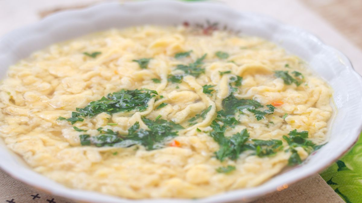 Zupa z lanymi kluskami