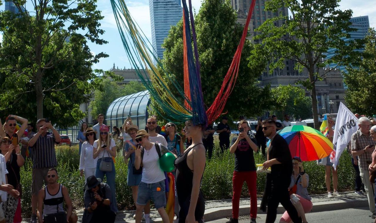 Parada Równości w Warszawie. Ludzie nie mogli oderwać od niej wzroku