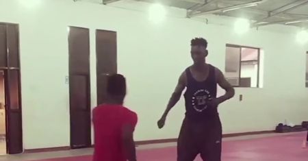 Mierzy 225 centymetrów i chce podbić MMA. Na razie błyszczy w sieci