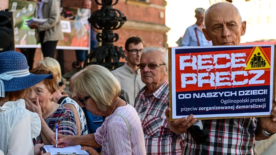 Jeden z licznych protestów przeciwko edukacji zdrowotnej.
