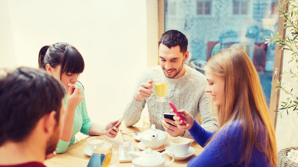 Jeśli podczas spotkania ze znajomym nie będziesz korzystał z telefonu, Samsung postawi Ci kawę. Tak działa aplikacja SAMi 1