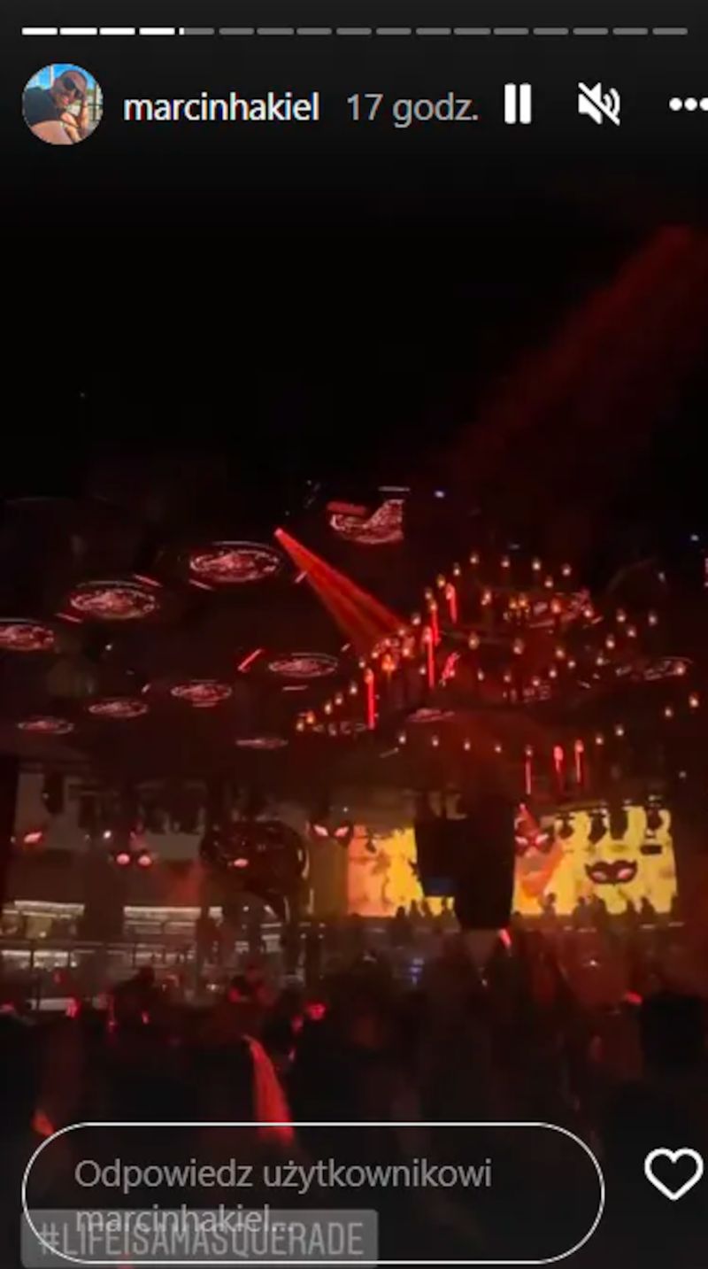 Marcin Hakiel z uśmiechem na ustach wypoczywa na wakacjach. Tylko pozazdrościć? 