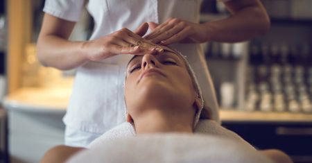 HydraFacial - wskazania, efekty, cena hydropeelingu próżniowego