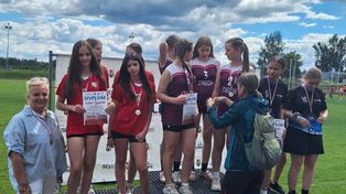 Uczniowie ze Stąporkowa wrócili z medalami ze Strawczynka