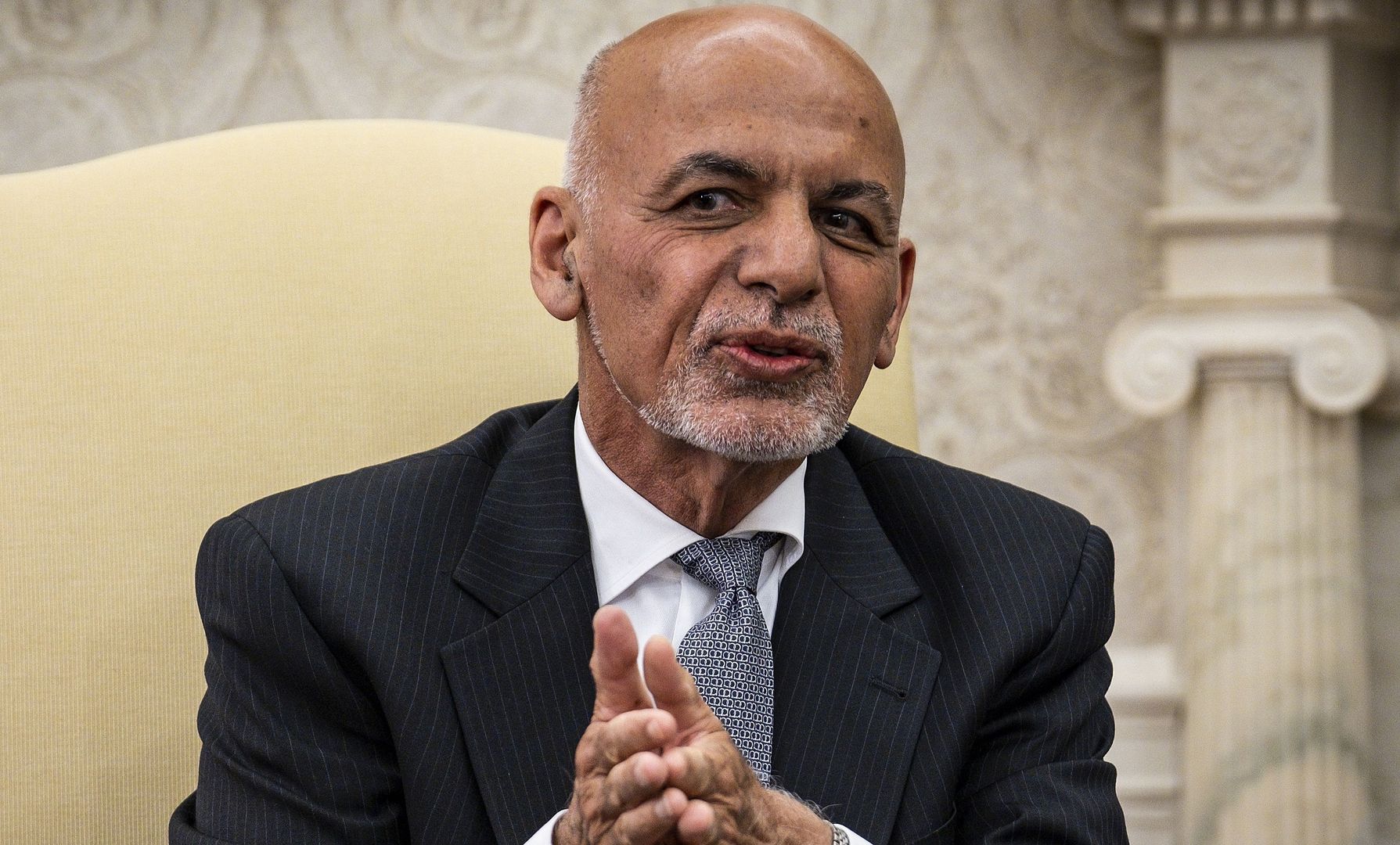Prezydent Afganistanu "uciekł z ogromną fortuną". Kwota poraża