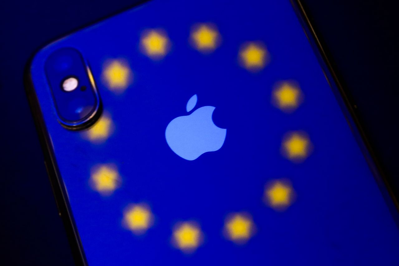 Unia Europejska chce wymusić na Apple'u zmianę polityki (Jakub Porzycki/NurPhoto via Getty Images)