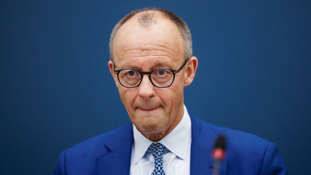 German Chancellor and Chairman of the Christian Democratic Union (CDU) party Friedrich Merz looks on at the beginning of a party board meeting at the CDU headquarters in Berlin, Germany, 20 October 2025. The press conference was held on the occasion of party executive meetings. EPA/CLEMENS BILAN Dostawca: PAP/EPA.