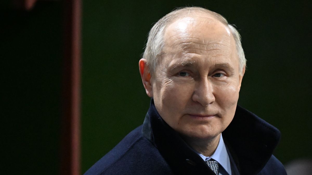 Russian President Vladimir Putin attends a keel laying ceremony for the 5th nuclear-powered icebreaker Leningrad (Project 22220) at the Baltic Shipyard in St. Petersburg, Russia, 26 January 2024. Russia will continue to build new icebreakers and other vessels for work in the Arctic, Vladimir Putin said at the ceremony to start construction of the nuclear icebreaker Leningrad. EPA/PAVEL BEDNYAKOV / SPUTNIK / KREMLIN POOL MANDATORY CREDIT Dostawca: PAP/EPA.