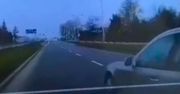 Agresywny 70-latek. Chciał dać nauczkę, spychając auto z drogi