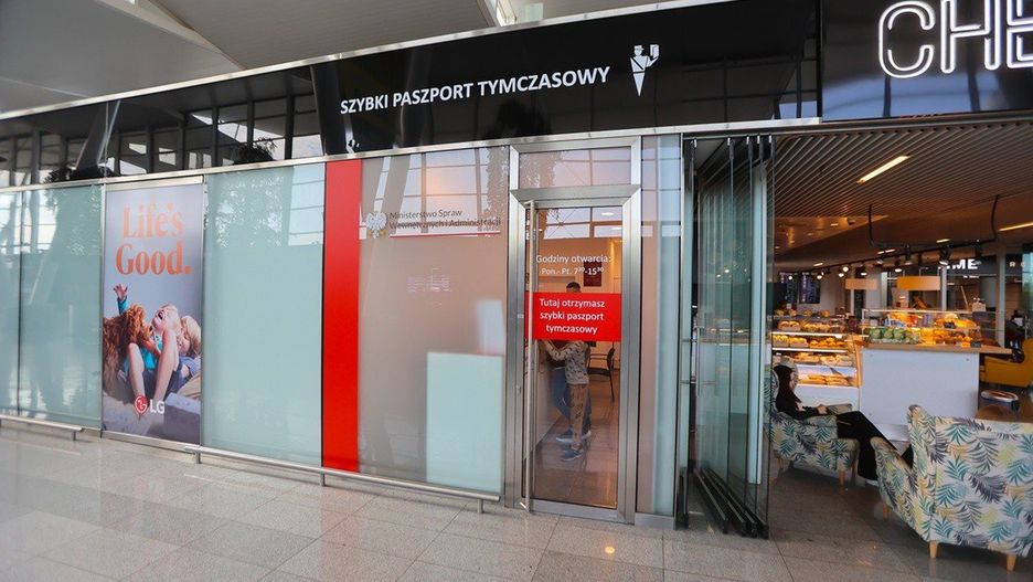 Punkt wyrobu tymczasowego paszportu na lotnisku we Wrocławiu