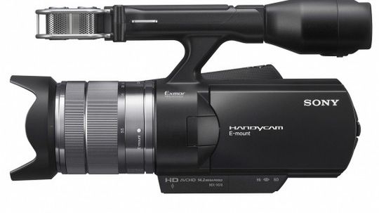 Sony Handycam NEX-VG10E - pierwsza amatorska kamera Full HD z wymiennymi obiektywami 1