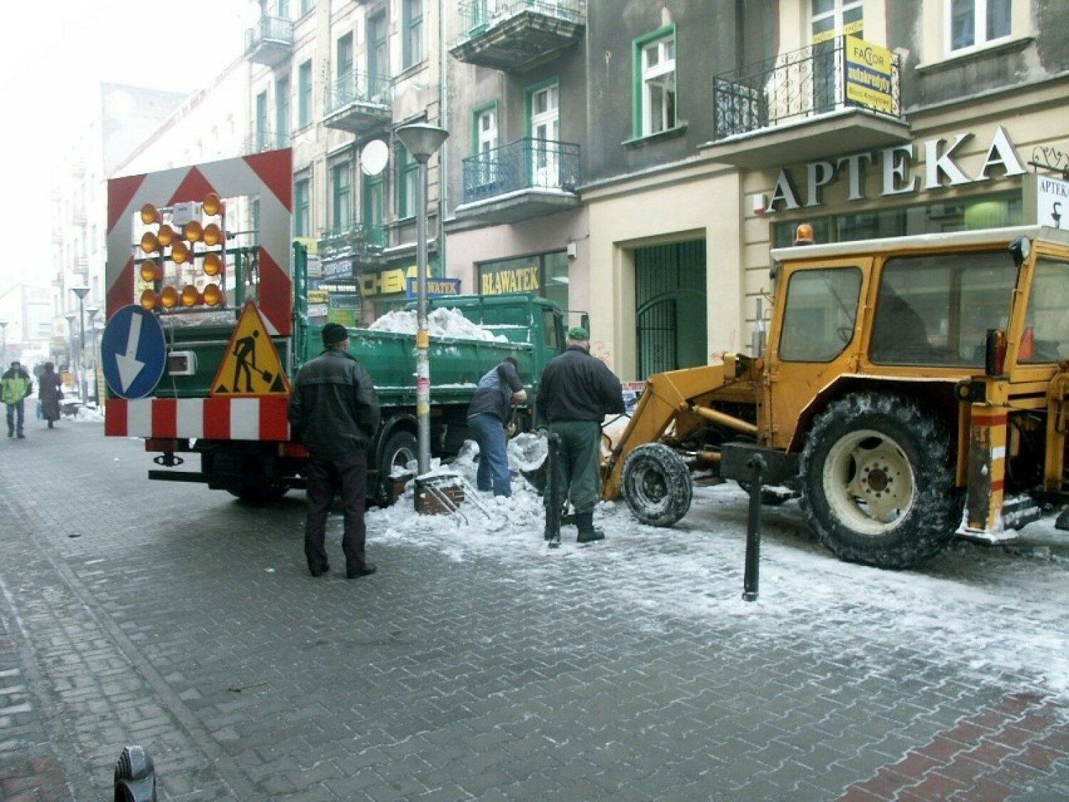 Sosnowiec 20 lat temu. Tak wyglądało miasto

Zobacz kolejne zdjęcia/plansze. Przesuwaj zdjęcia w prawo naciśnij strzałkę lub przycisk NASTĘPNE
