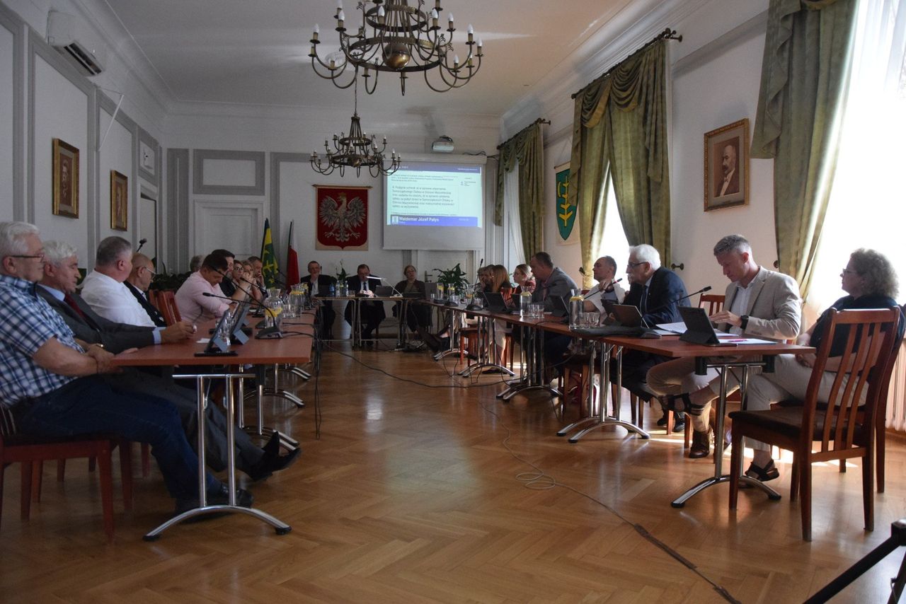 Ostrów Mazowiecki: Nadzwyczajna sesja radnych. Przez fetor w mieście