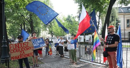 Polexit możliwy? Europoseł PiS: bliżej tego są Niemcy i Francja