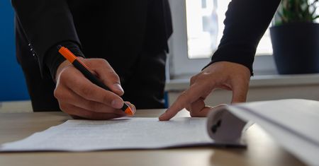 Oszukali Polaków na setki tysięcy. Oto co wpisywali do umowy
