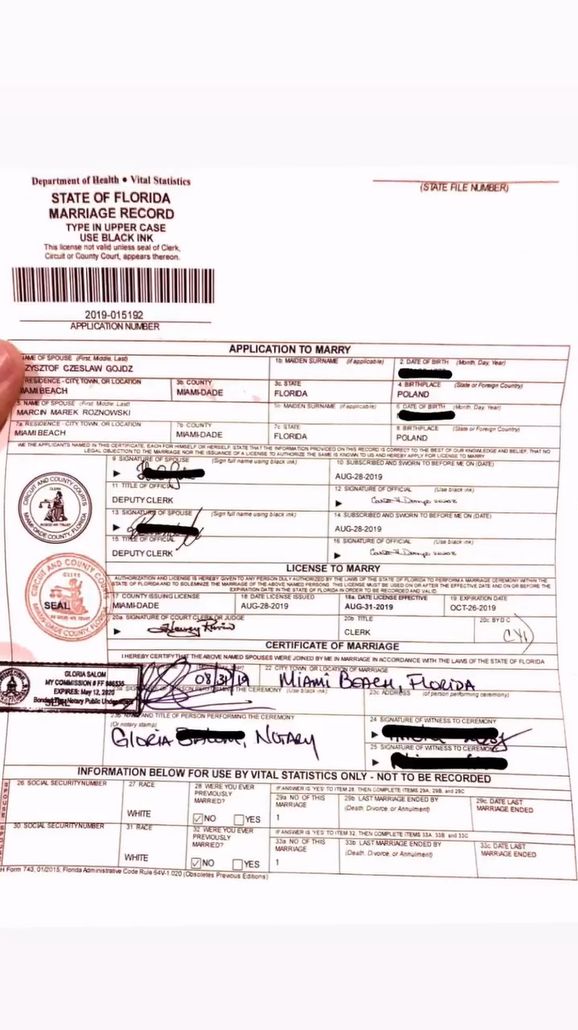 Marcin Roznowski pokazał dokumenty