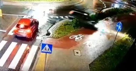 Nie trafił w żaden zjazd z ronda. Pijany kierowca jazdę zakończył na budowie