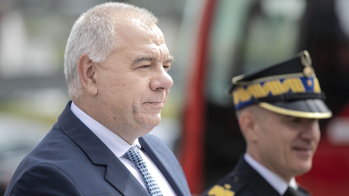 09.75.2020. Lublin. Spotkanie wicepremiera Jacka Sasina ze strazakami, podczas ktorego wreczyl promesy finansowe na nowe wozy strazackie dla OSP.  Jacek Szydlowski