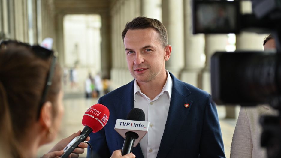 Adam Sz�apka
Bruksela, Belgia, 28.06.2025. Przewodnictwo Polski w Radzie UE. Minister do spraw Unii Europejskiej, rzecznik prasowy rz�du Adam Sz�apka podczas rozmowy z mediami w trakcie Dnia polskiego w Brukseli, 28 bm. (jm) PAP/Kinga Majewska
Kinga Majewska
eu, fina�, Poland25.EU, polityka, polityka europejska, polska prezydencja w Radzie UE, prezydencja, prezydencja Polski, prezydencji, promocja Polski, rada, rada europejska, rady europejskiej, radzie, ue, Unia Europejska, unii europejskiej, zako�czenie