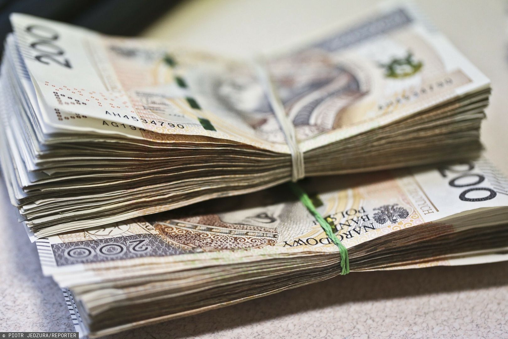 reporter_stock
15.06.2016 Zielona Gora Pieniadze banknoty zlotowki dwusetki dwiescie zlotych   fot. Piotr Jedzura/REPORTER
Piotr Jedzura/REPORTER