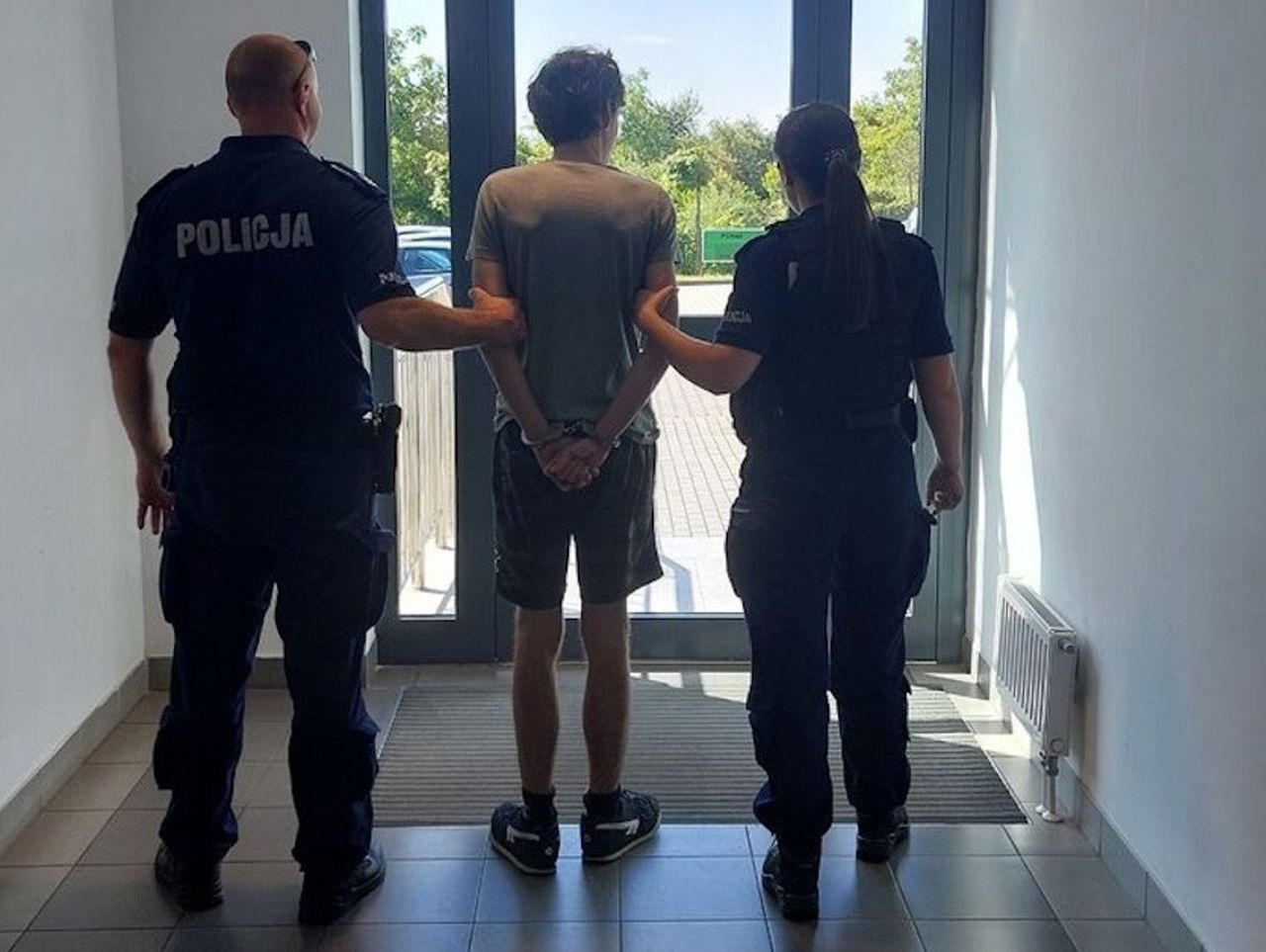 Łańcut: Pijany 31-latek zaczepiał ludzi. Nastolatek dźgnął go nożem
