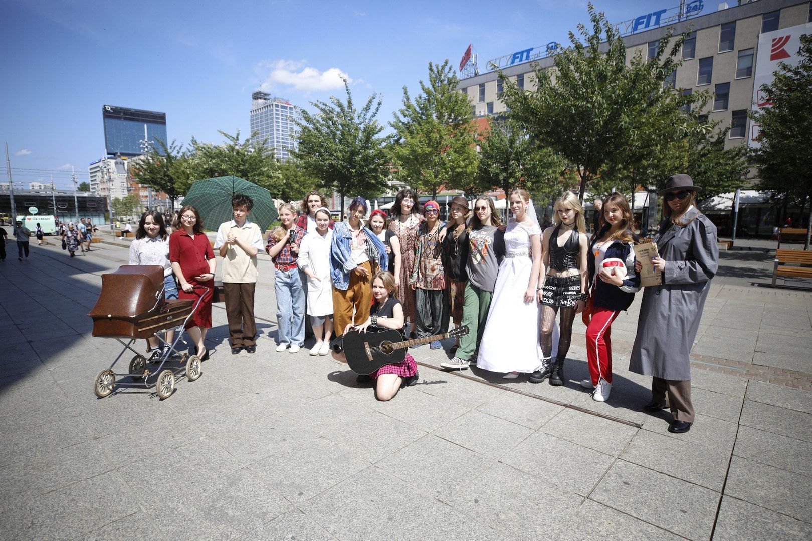 &#34;Za czym kolejka ta stoi&#34; na placu Kwiatowym. Flash mob z okazji rocznicy wyborów 4 czerwca