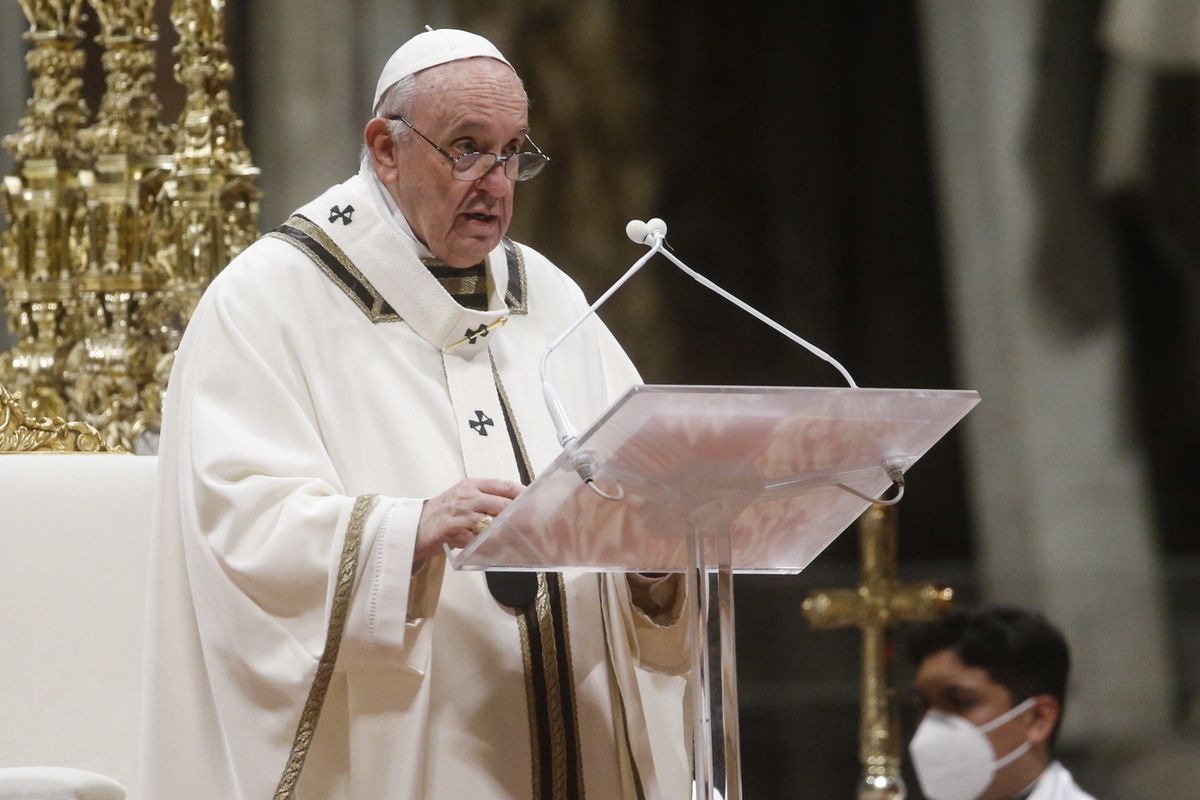 Papież Franciszek odprawił pasterkę w Watykanie/ fot. PAP/EPA/FABIO FRUSTACI