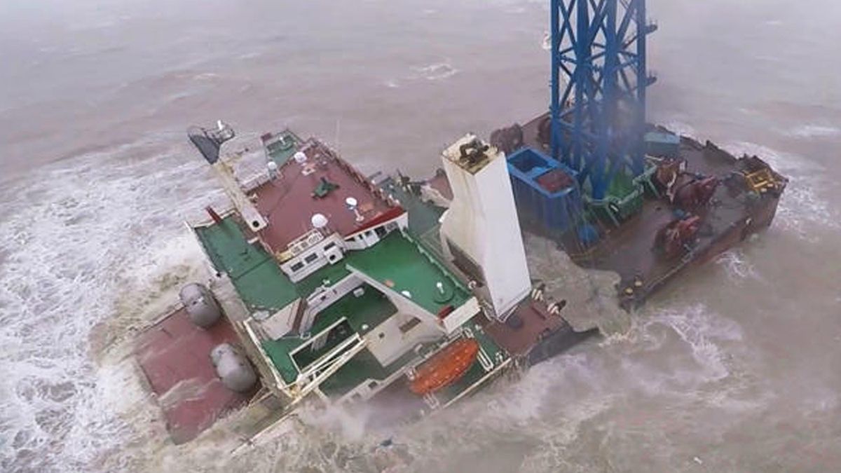 W statek uderzył na Morzu Południowochińskim cyklon tropikalny