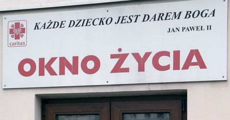 Alarm w "oknie życia" w Kielcach. Odnaleziono tam chłopca