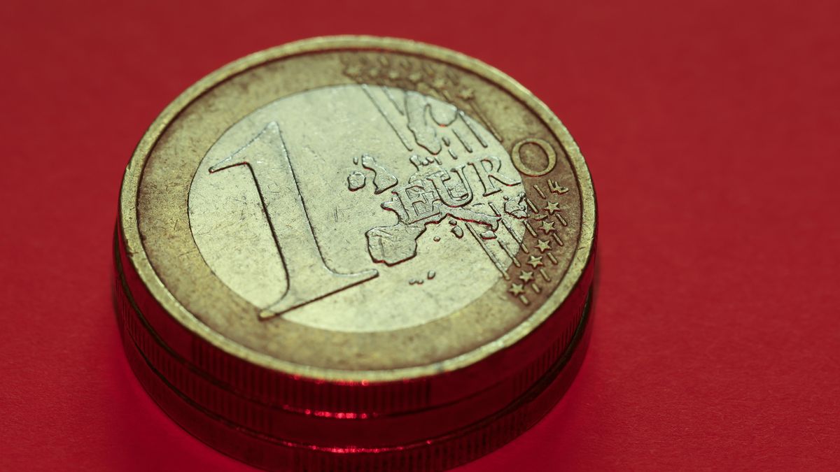 A one euro currency coin, arranged in Riga, Latvia, on Monday, July 7, 2025. The Euro indicated weaker against the dollar in early Sydney trading after US President Donald Trump threatened a new 30% tariff rate against the European Union. Photographer: Andrey Rudakov/Bloomberg via Getty Images