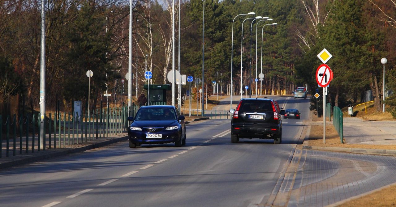 Poznań: Awaria wodociągowa i zamknięcie ulicy. Objazdy dla autobusów