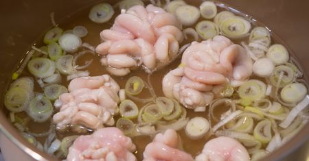 Dla Japończyków to rarytas, na który czekają cały rok. Turystów wzdryga na samą myśl