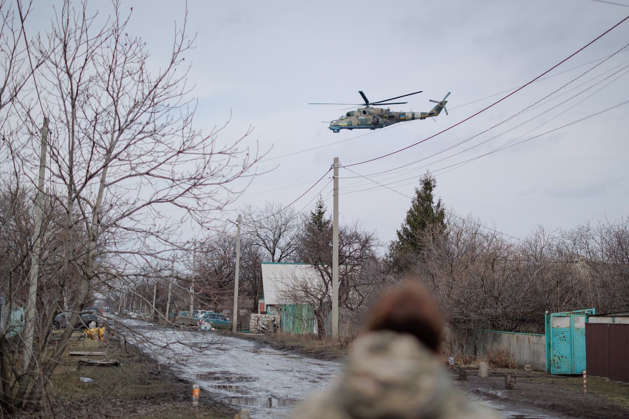 Śmigłowiec Mi-24 nad obwodem donieckim - fotografia z 2023 r.