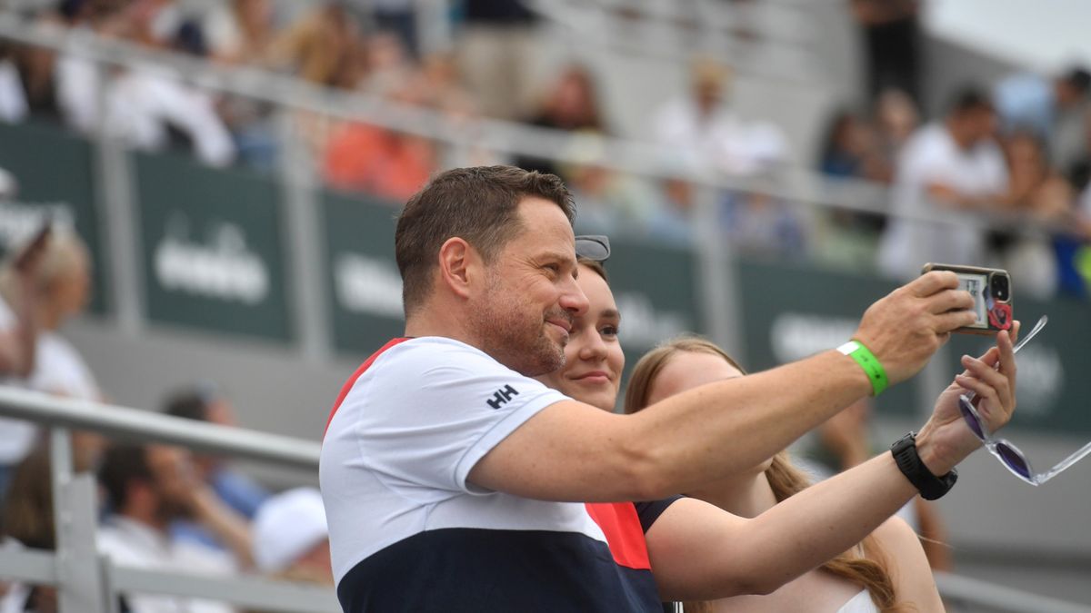 Na zdjęciu: Rafał Trzaskowski na meczu Igi Świątek