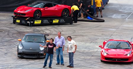 Ile zarabiają i czym jeżdżą prezenterzy Top Gear?