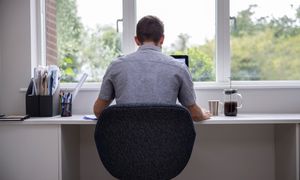 Wypadki podczas pracy zdalnej? To się zdarza. Oto oficjalne dane