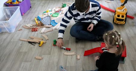 Ekspert alarmuje ws. popularnych zabawek. "Sprzedajemy to trzylatkom"